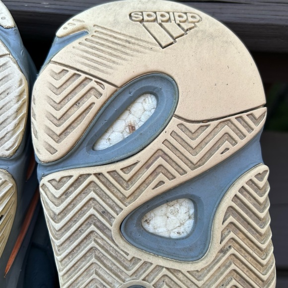 adidas Yeezy Boost 700 - Picture 10 of 12